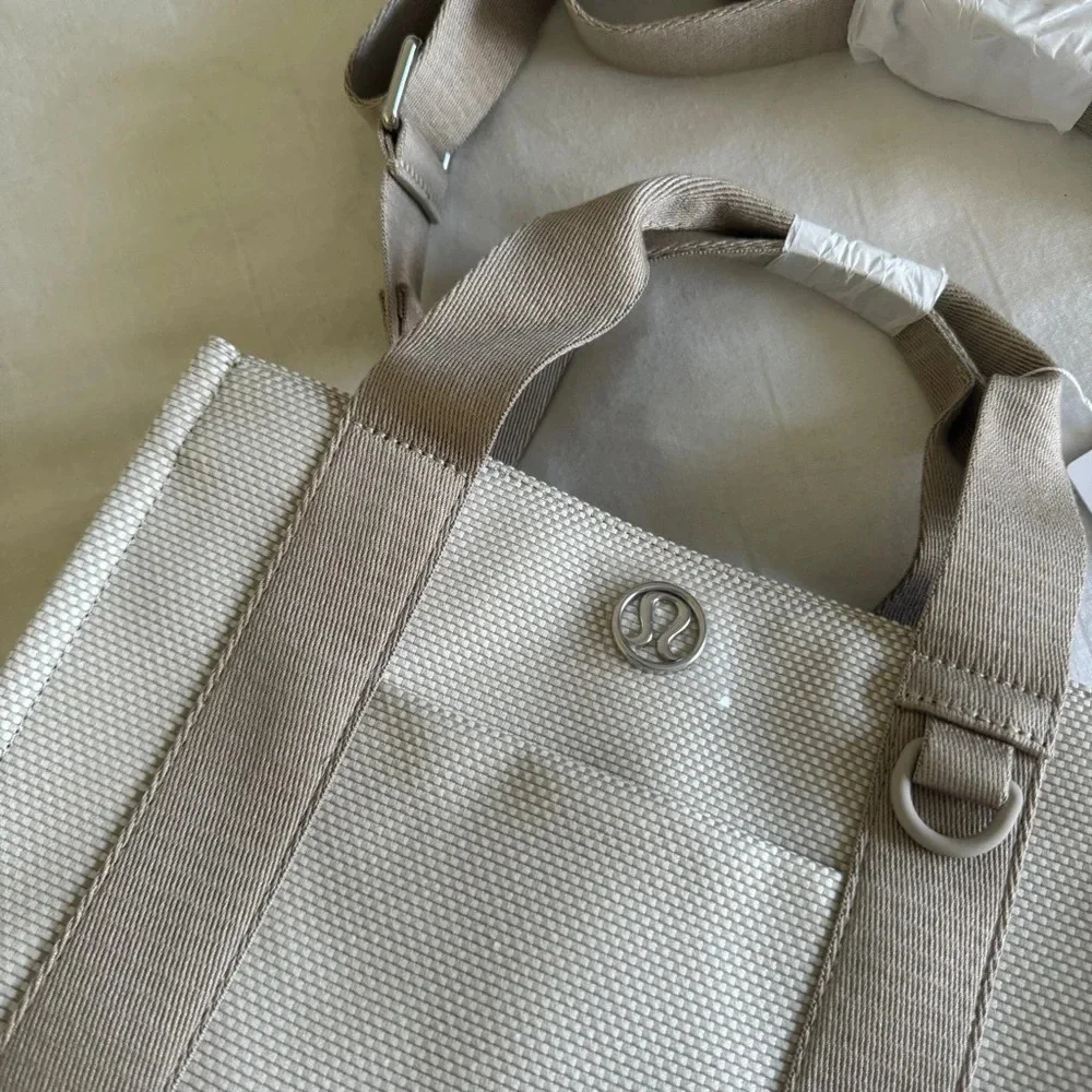 🆕 Lululemon Two Toned Canvas Tote Bag Mini 4.5L Mojave Tan Light Ivory - Picture 6 of 7
